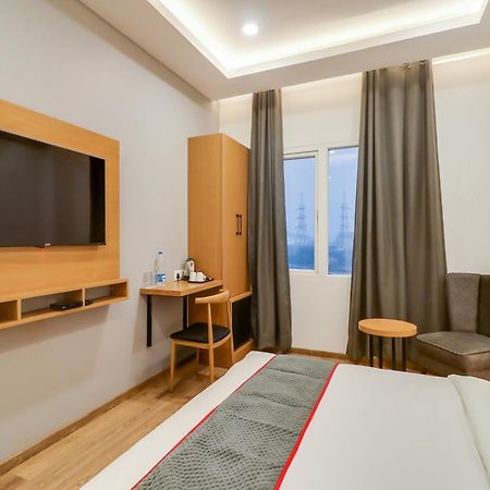 Super Townhouse Jashn Hotel Chinhat Exterior photo